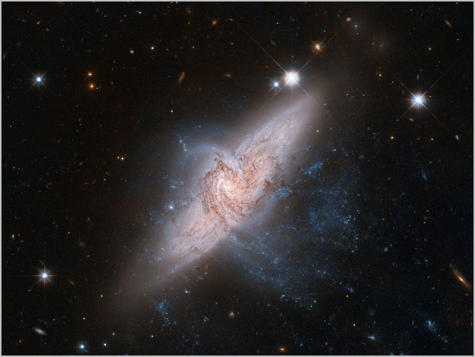 NGC3314-hubble (98K)