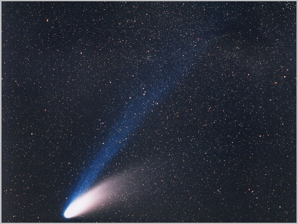 Comet HaleBopp-eso-sm (177K)