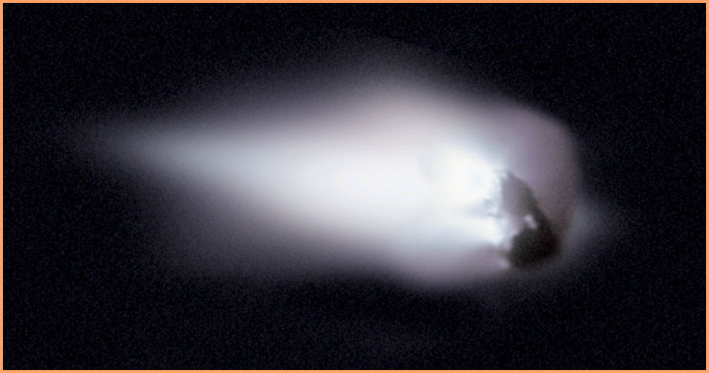 Comet Halley-Giotto-1986-sm (81K)