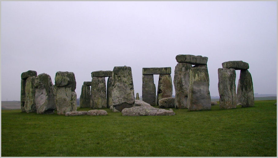 stonehenge-sm (68K)